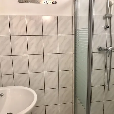 因特拉肯马可宾馆 3*