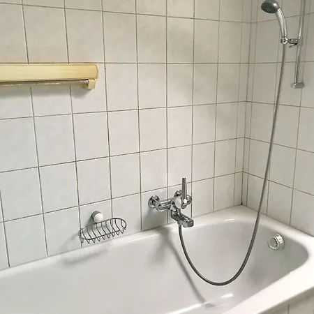 因特拉肯马可宾馆 3*